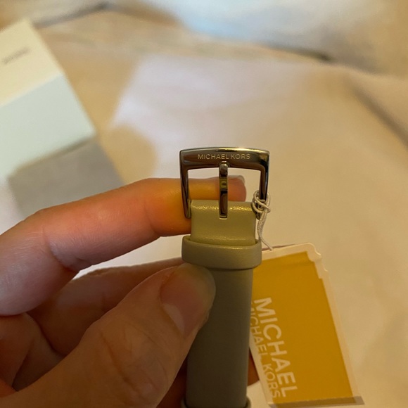 MK WATCH - Picture 4 of 5